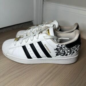Adidas Women Superstar White black Gold Tongue Floral twist Embroidery W6.5